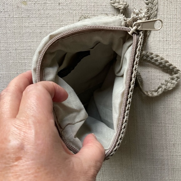 Crochet Crossbody Bag, Zipper Closure Sage Beige, Braided Strap, NWOT, Boho - Picture 6 of 6